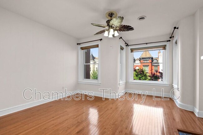 Building Photo - 1745 1st St NW