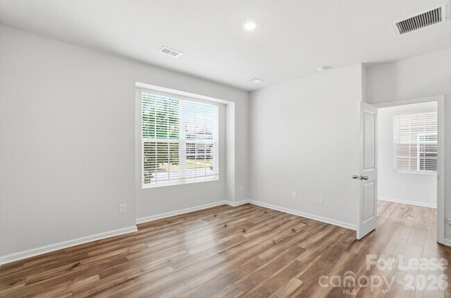 Building Photo - 15764 Country House St