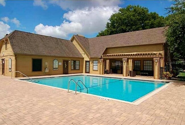 Building Photo - 390 Woodside Dr