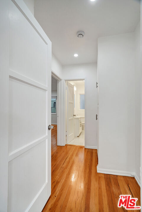 Building Photo - 476 S Roxbury Dr