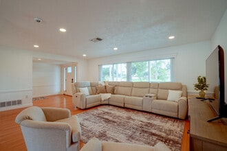 Building Photo - 3399 Espanola Dr
