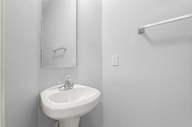 Building Photo - 1947 Lakeshore Overlook Cir NW