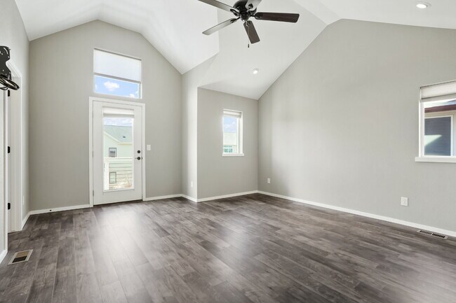 Building Photo - Beautiful 3 Bedroom - 3 1/3 Bathroom Home ...