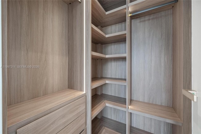 Building Photo - 1045 W 47th Ct