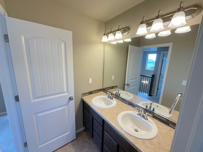 Building Photo - 4 Bedroom Home Available Near Marksheffel ...