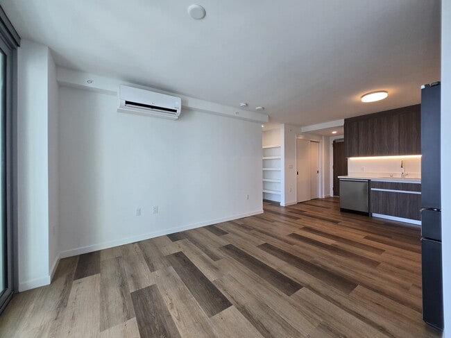 Building Photo - 1500 Rycroft St