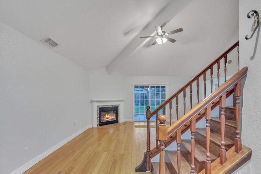 Building Photo - 940 Collegeview Dr