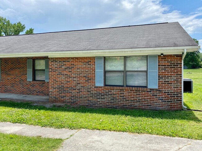 Building Photo - 101 Lytle Rd