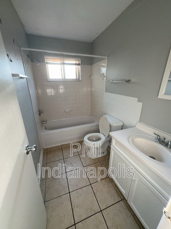 Building Photo - 6230 Eastridge Dr