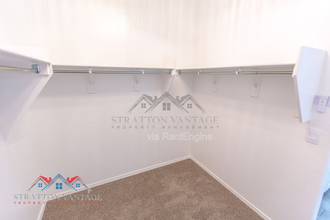 Building Photo - 1330 W Hess Ave