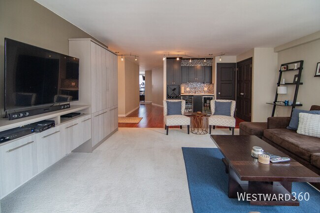Building Photo - 30 E Elm St
