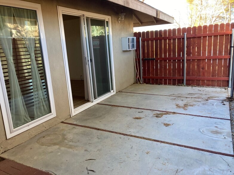 Building Photo - 21325 Lake Shore Dr