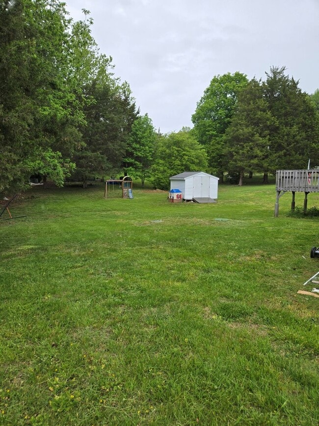 Building Photo - Lovely Rambler on large corner lot