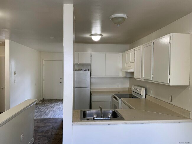 Building Photo - 301 3rd St