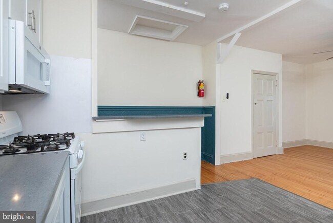 Building Photo - 932 N 5th St