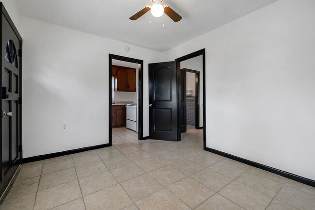 Building Photo - Convenient & Comfortable 1/1 – Updated and...
