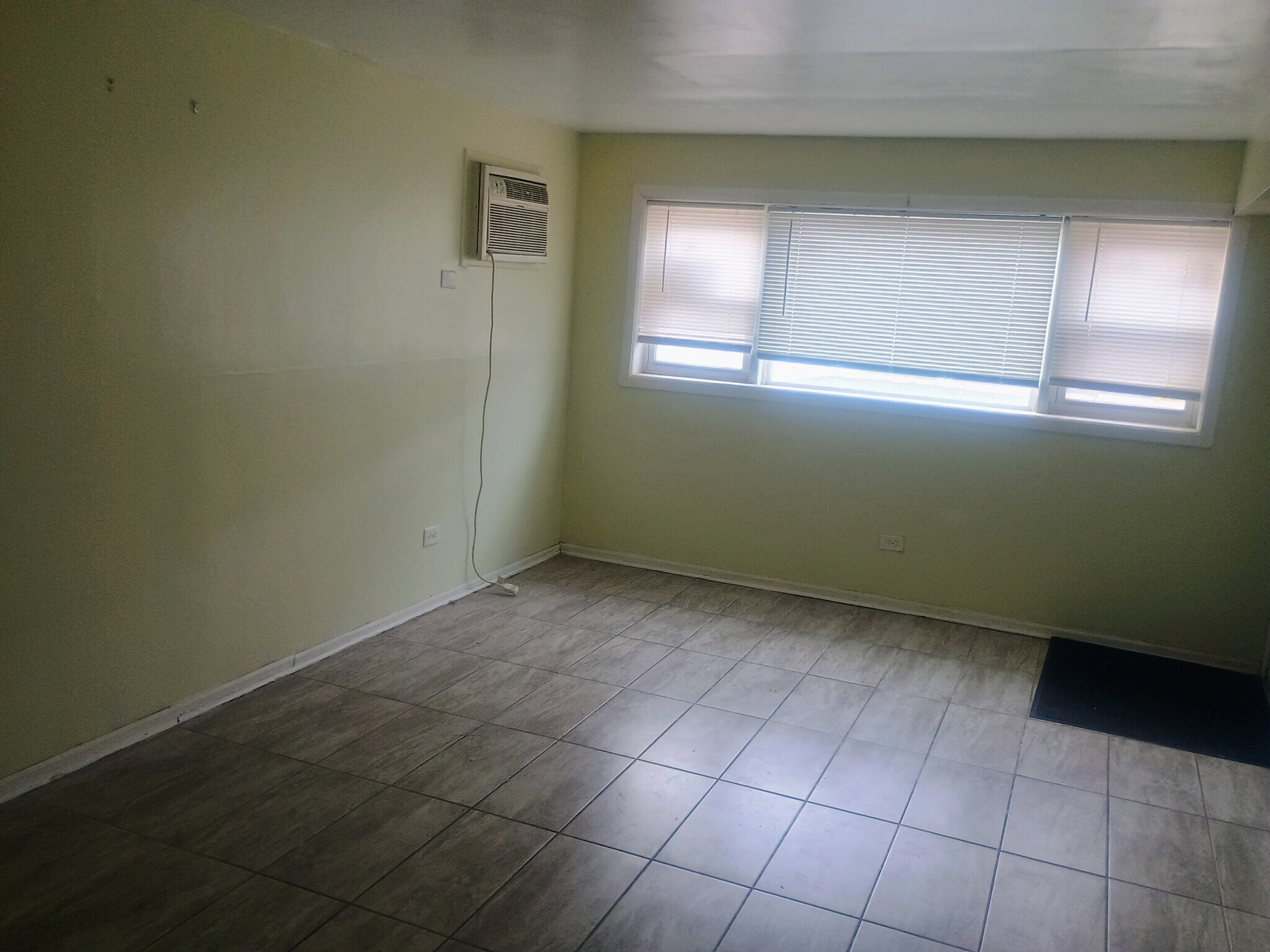 Building Photo - 307 Yates Ave