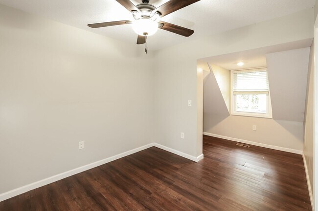 Building Photo - Don't miss out on this beautiful home!