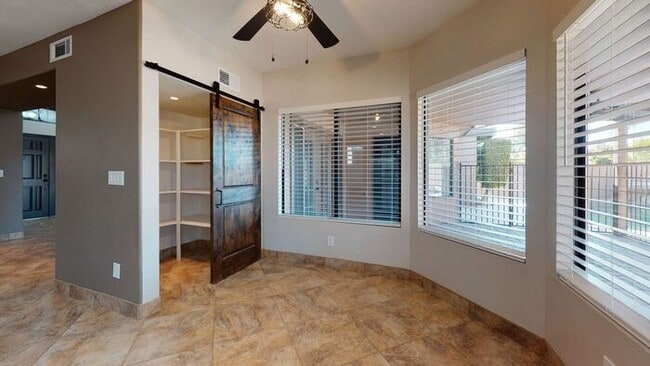 Building Photo - Very nice single level home