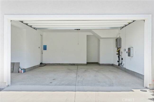 Building Photo - 156 Chorus
