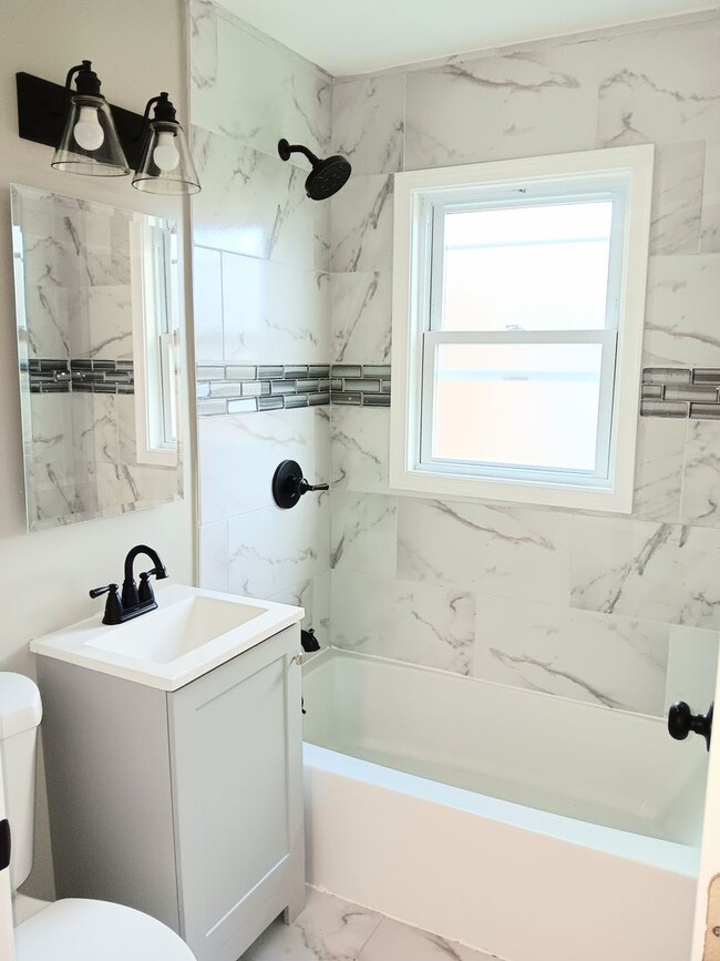 Building Photo - Spacious 4-Bedroom Home with Modern Upgrades