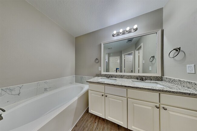 Building Photo - 16708 Foursquare Dr