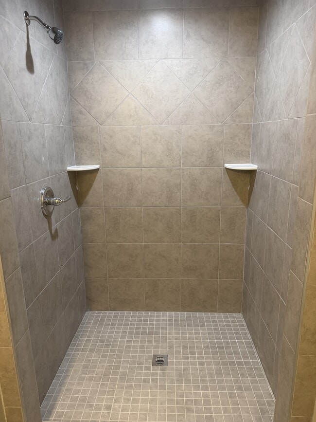 Building Photo - 524 Newcastle Rd