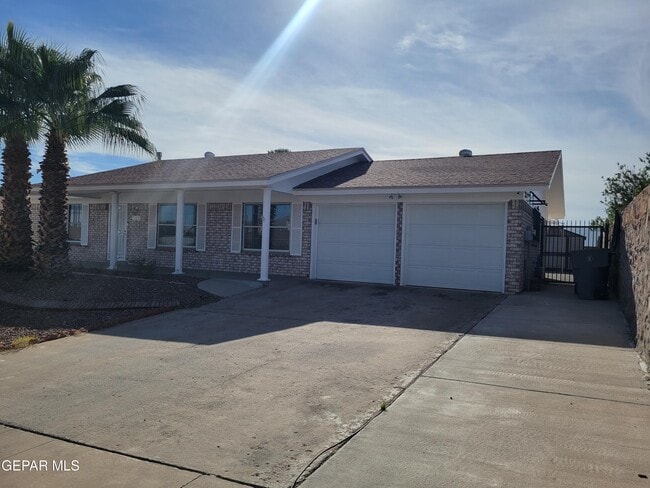 Building Photo - 305 Garden Grove Ln