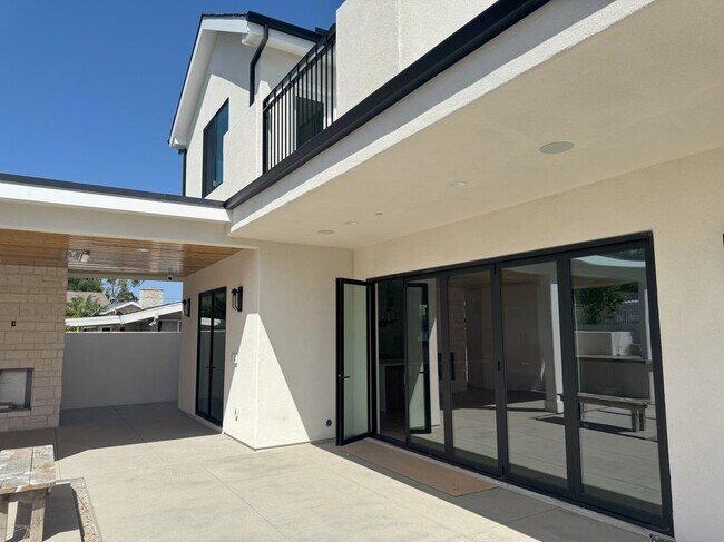 Building Photo - 3312 Kenilworth Dr