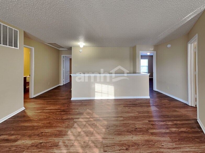 Building Photo - 15204 Clear St