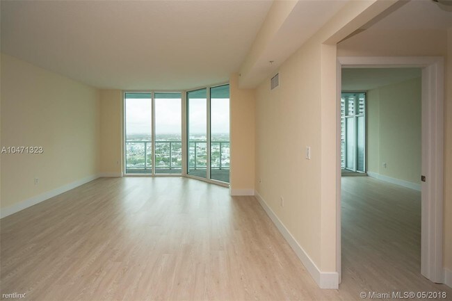 Building Photo - 2 br, 2.5 bath  - 1900 N Bayshore Dr # 3
