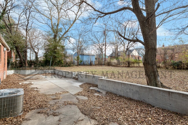 Building Photo - 3627 E 10th St N