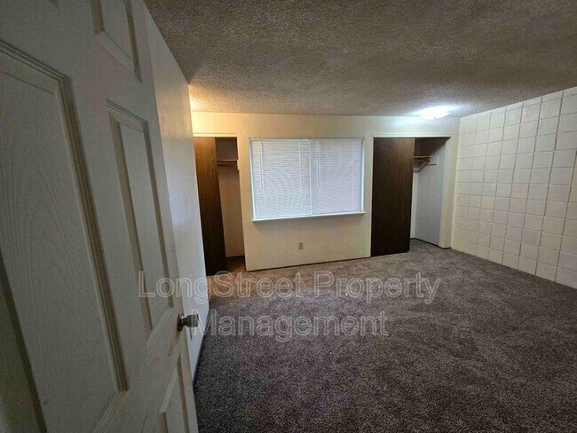 Building Photo - 2145 NW Highland Dr