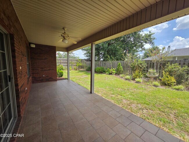 Building Photo - 3401 Hillcrest Dr