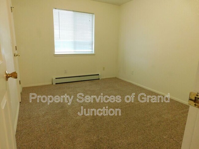 Building Photo - 456 Stepping Stone Ct