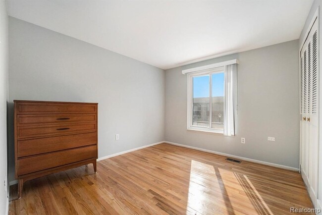 Building Photo - 8691 Kennedy Cir N