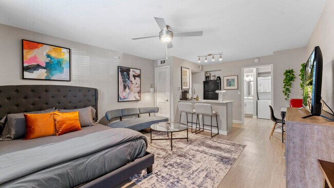 Building Photo - 6816 1/2 Great Northern Blvd