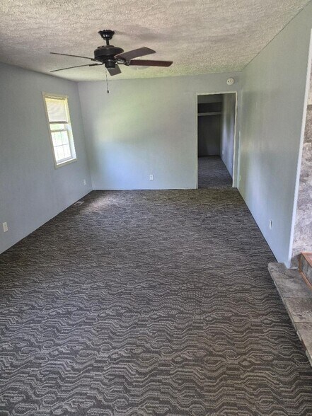Building Photo - 17120 Southport Dr