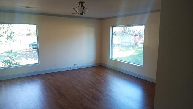 Building Photo - 6+ Bdrm Home Built 1895.  Close In.  With Pastures.