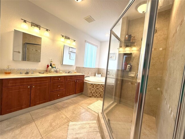 Building Photo - 16950 SW 93rd Ave