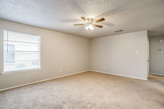 Building Photo - 2521 Indigo Ln