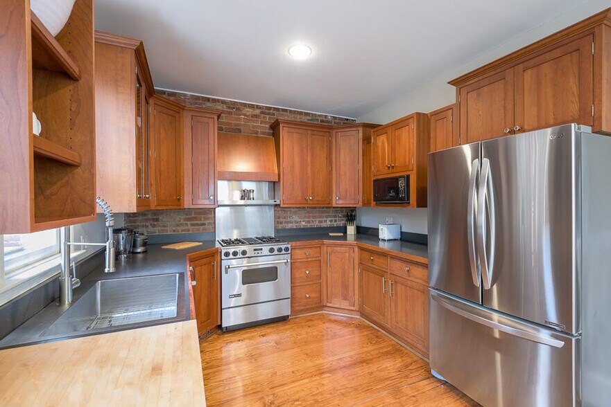 Building Photo - 27 3rd St NE