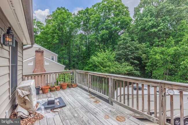 Building Photo - 607 Lancaster St