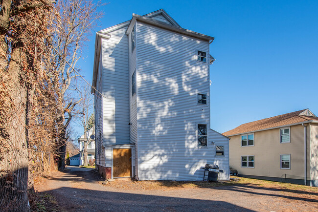 Building Photo - 40 Pulaski St