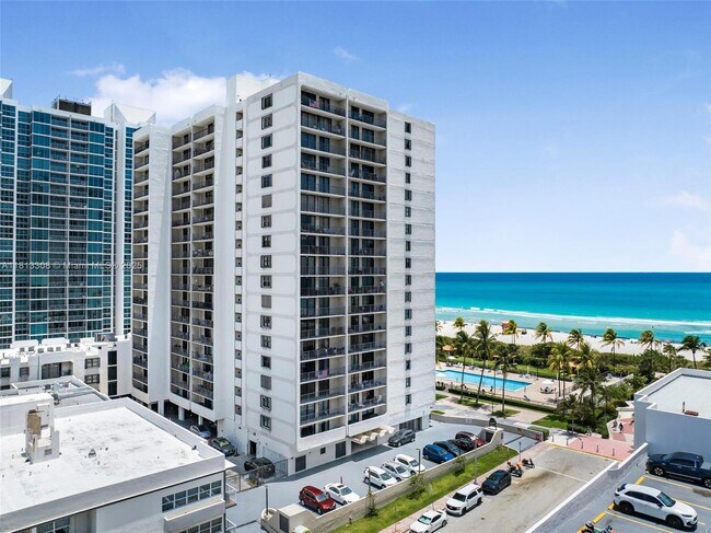 Building Photo - 2625 Collins Ave
