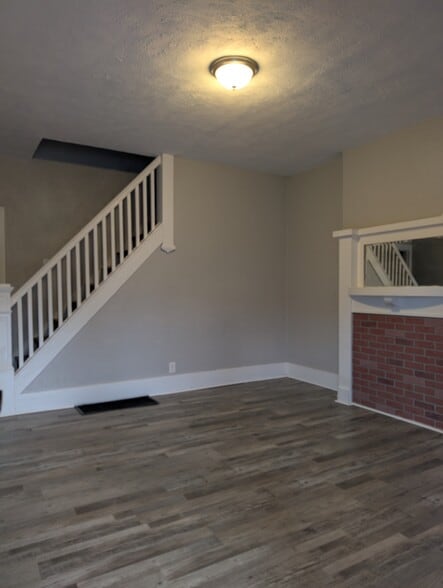 Building Photo - 635 Pritz Ave