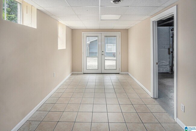 Building Photo - 3137 Woodhaven Dr