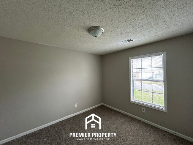 Building Photo - Charming 3BR/2BA Home in 38125 | Vaulted Ceilings, Built-ins & 2-Car Garage