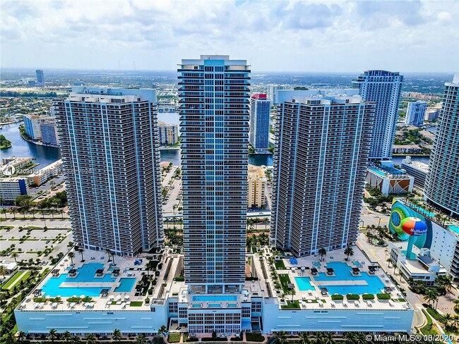 Building Photo - 1850 S Ocean Dr