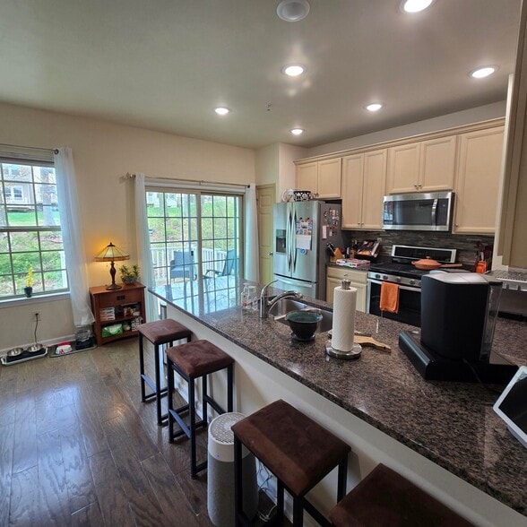 Building Photo - 76 Albert Ct